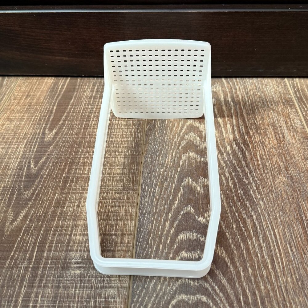 Tupperware Pick-A-Deli Pickle Container - Picture 13 of 16
